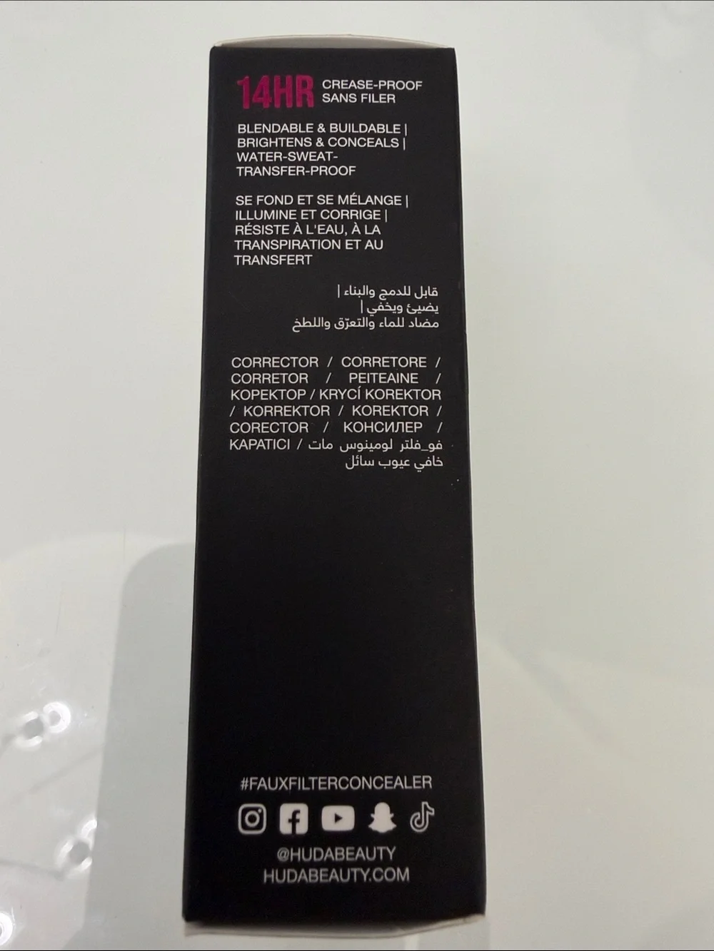 HUDA BEAUTY Faux Filter Luminous Matte concealer